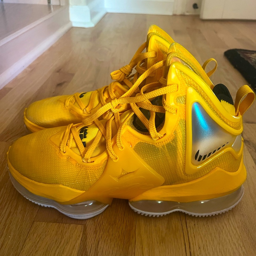 Lebron 19 hardhat (Men’s 8)